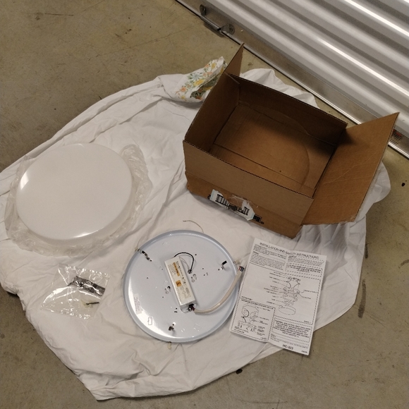 Sea Gull Lighting Ceiling Light Fixture white NIB - Picture 3 of 10